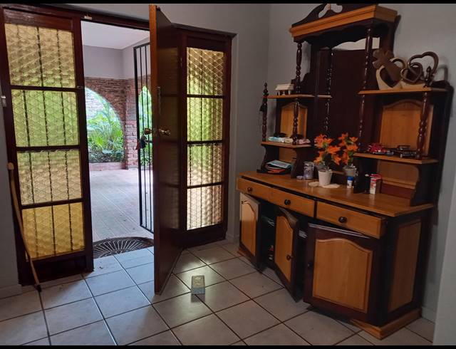 3 BEDROOM FREEHOLD FOR SALE IN SHELLY BEACH